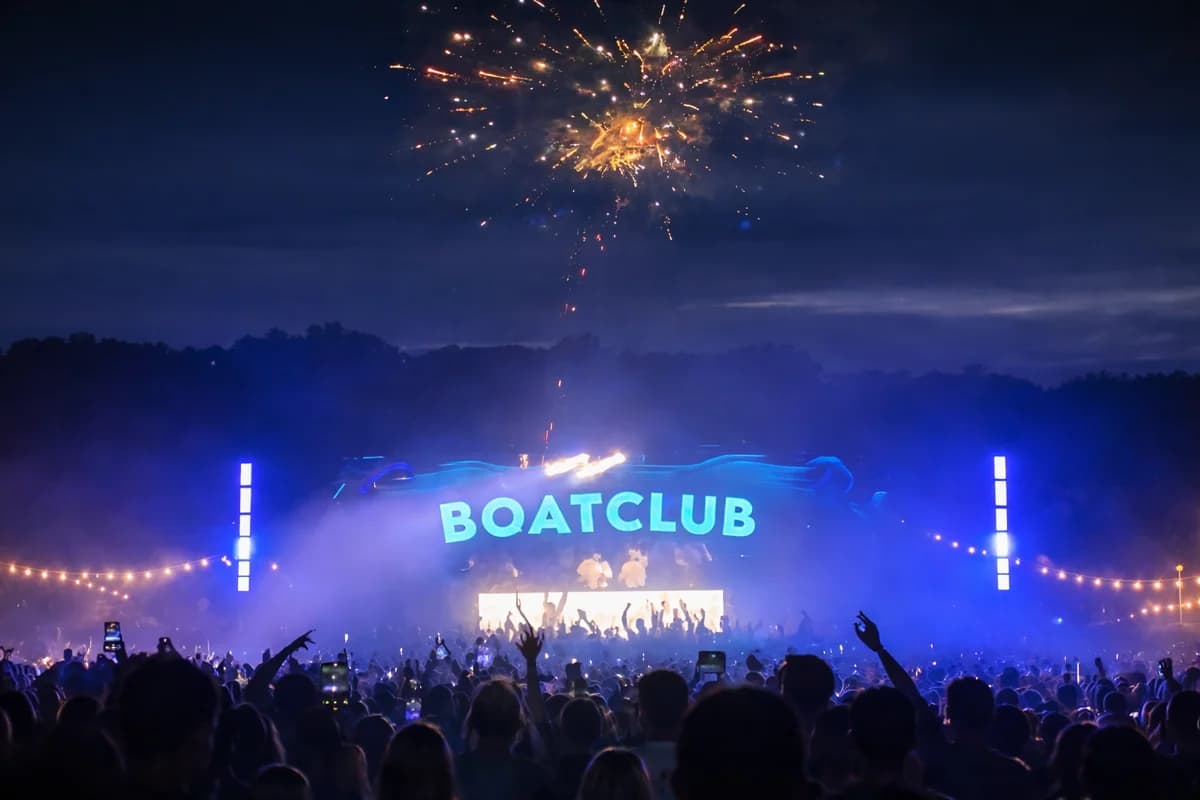 BOATCLUB music event rear illuminated acrylic letter signage by CVB Technical Solutions