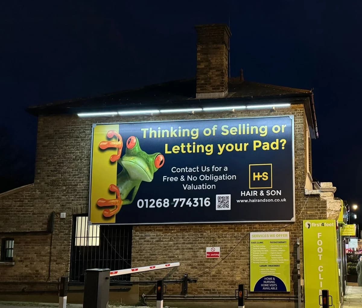 Rayleigh wall mounted billboard with solar lighting